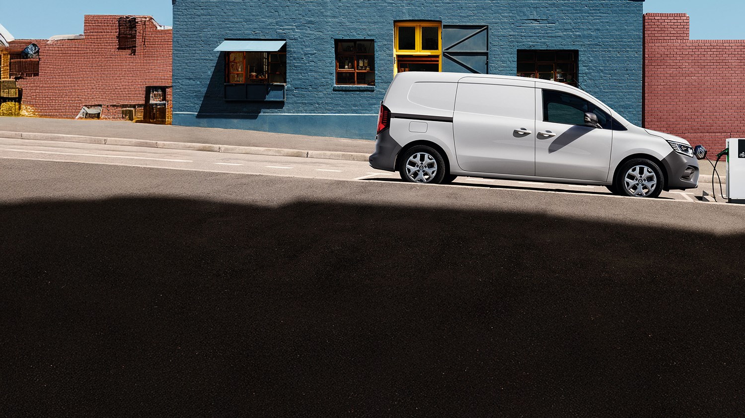 Cargar tu Renault Kangoo E-Tech 100% eléctrica es mucho más práctico, simplificando tu día a día.