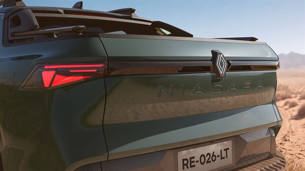 Renault Niagara - wide-stance rear end