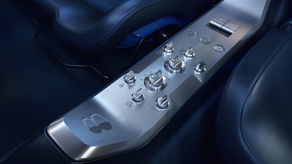 Renault 8 Gordini Concept- consola central de aluminio cepillado